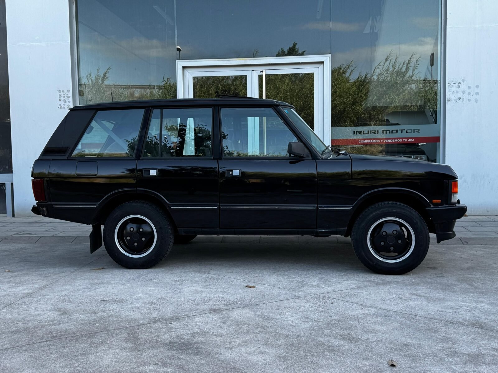 LAND-ROVER Range Rover 3.9 VOGUE SE Beluga Black