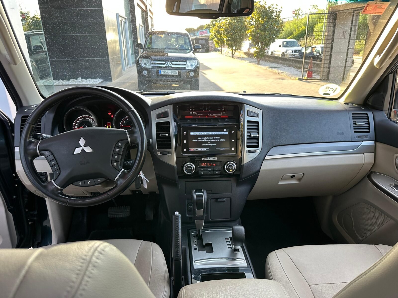 MITSUBISHI Montero 3.2 DID Kaiteki Auto