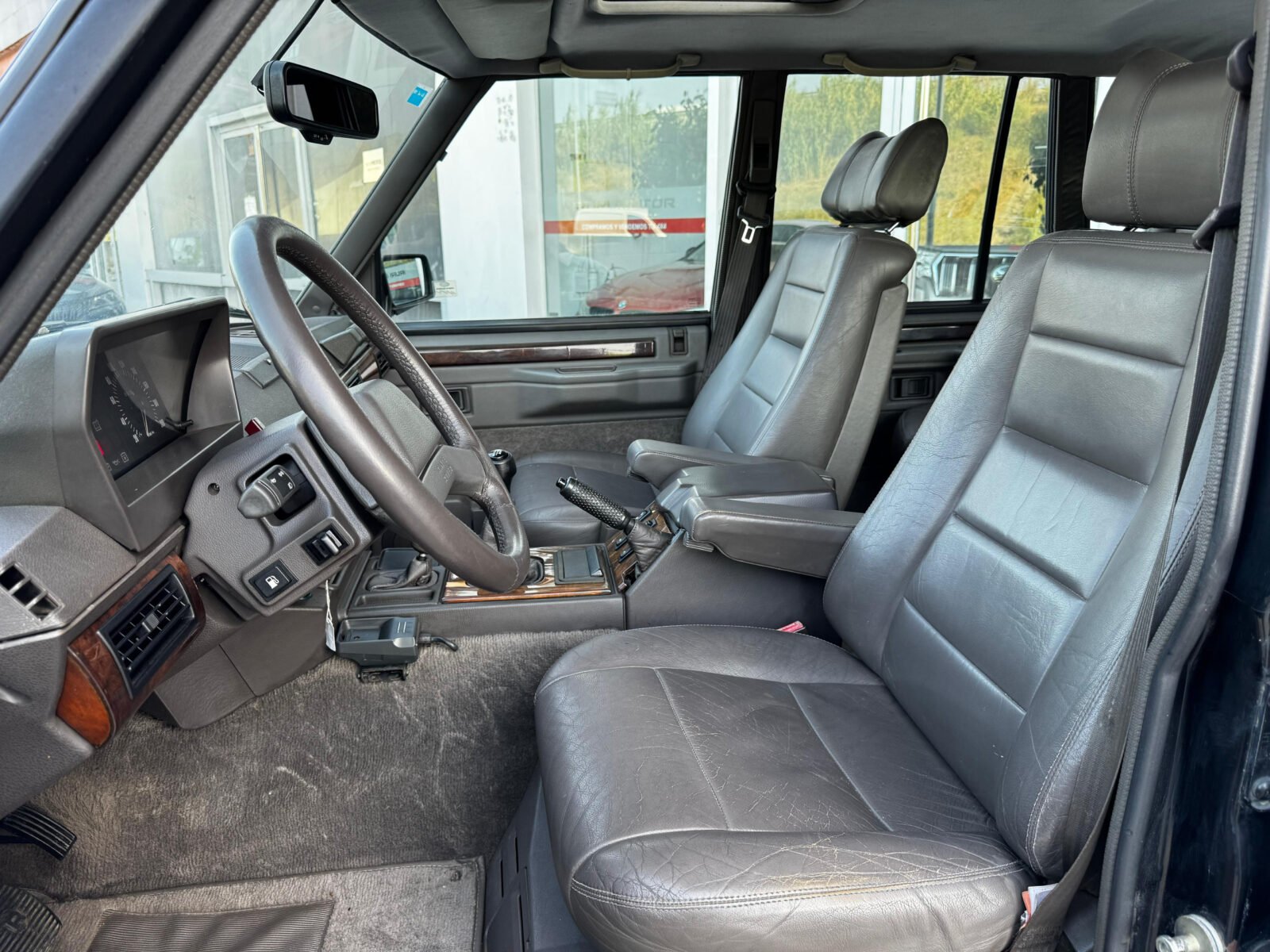 LAND-ROVER Range Rover 3.9 VOGUE SE Beluga Black