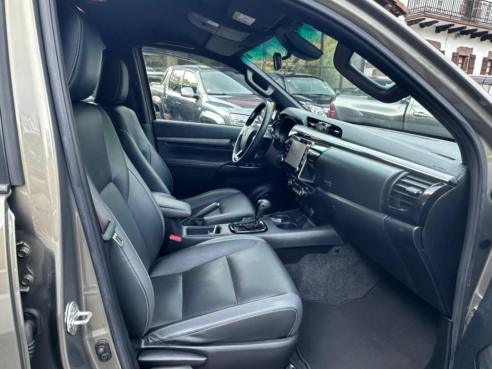 TOYOTA Hilux 2.8 D4D 150kW 204 C. Doble invincible AT