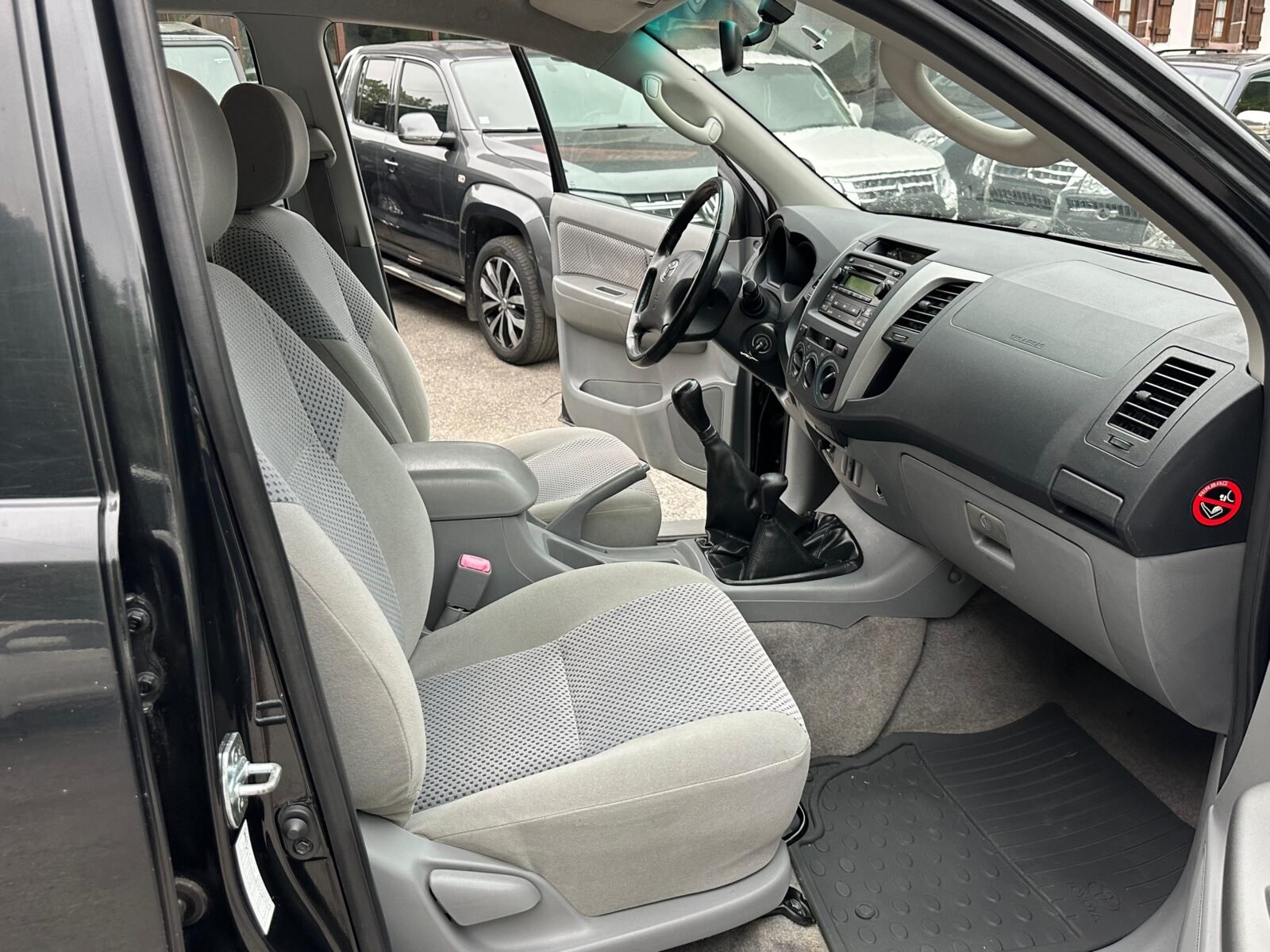 TOYOTA Hilux 3.0 D4D Cabina Doble VX 4x4