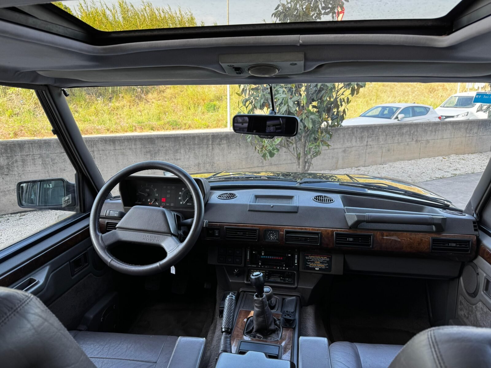 LAND-ROVER Range Rover 3.9 VOGUE SE Beluga Black