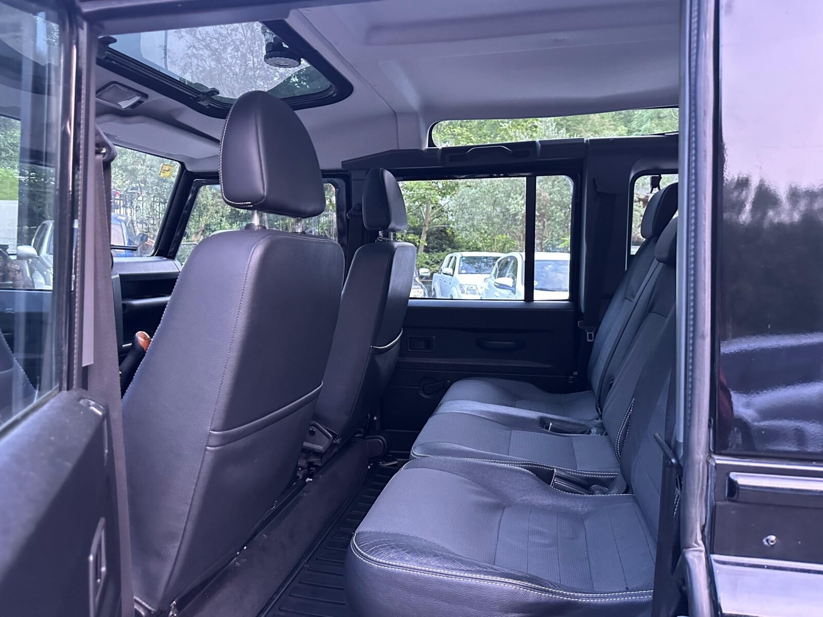 LAND-ROVER Defender 110 SW SE