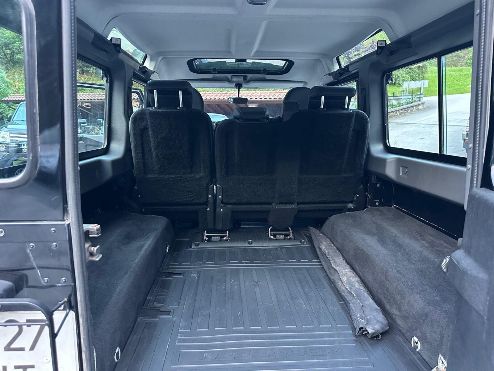 LAND-ROVER Defender 110 SW SE
