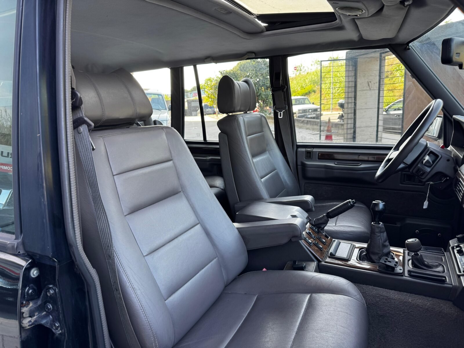 LAND-ROVER Range Rover 3.9 VOGUE SE Beluga Black