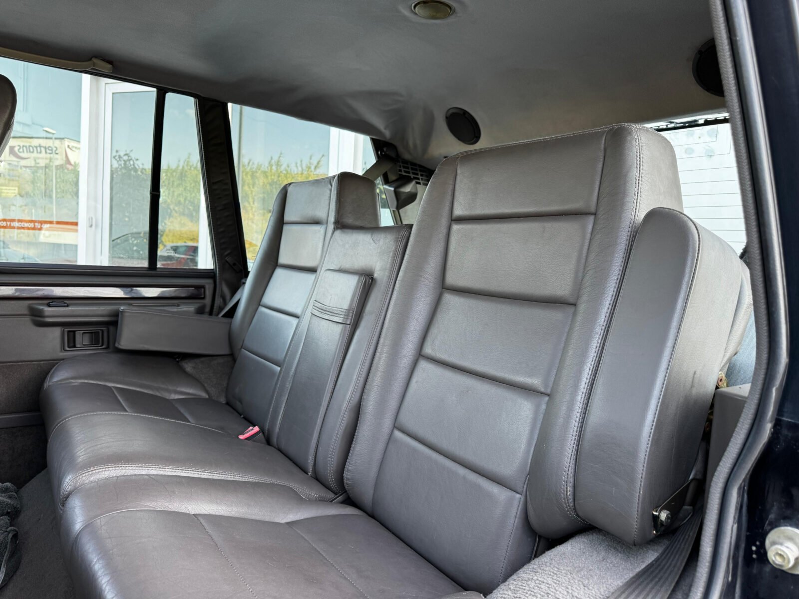 LAND-ROVER Range Rover 3.9 VOGUE SE Beluga Black