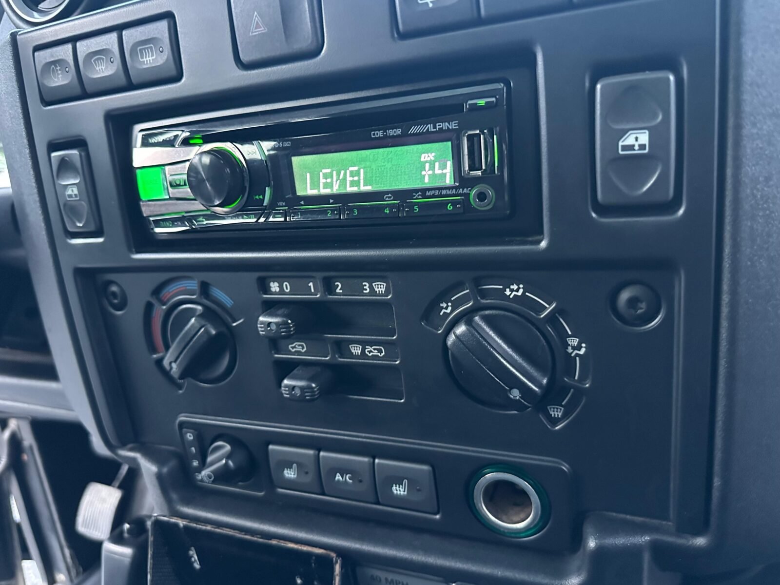 LAND-ROVER Defender 110 SW SE