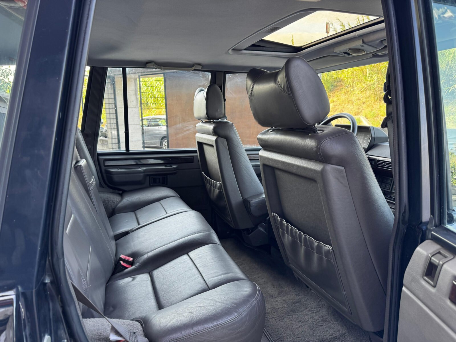 LAND-ROVER Range Rover 3.9 VOGUE SE Beluga Black