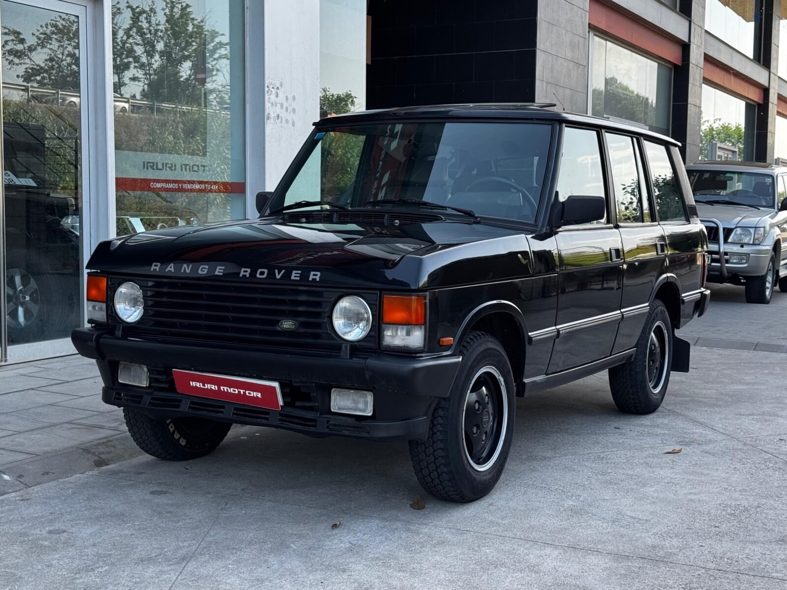 LAND-ROVER Range Rover 3.9 VOGUE SE Beluga Black
