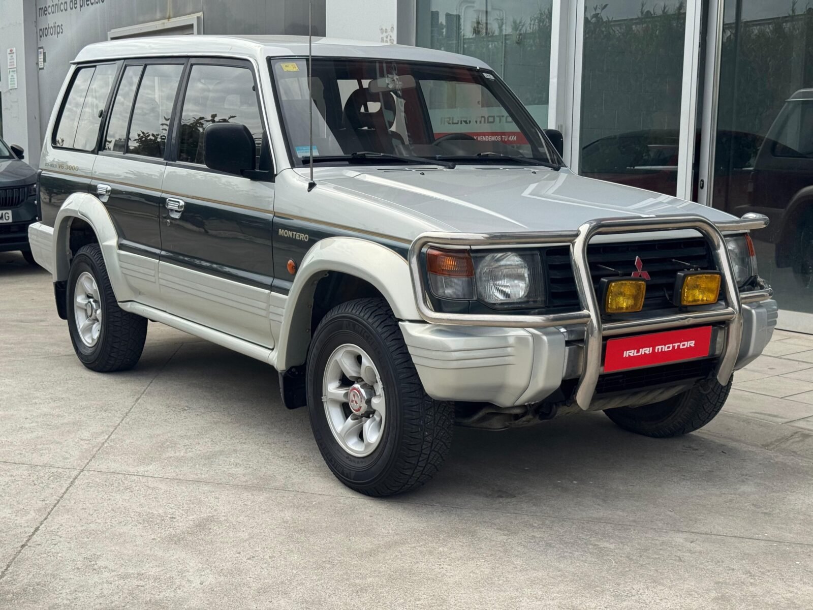 MITSUBISHI Montero LARGO 3.0V6 GLS LUJO