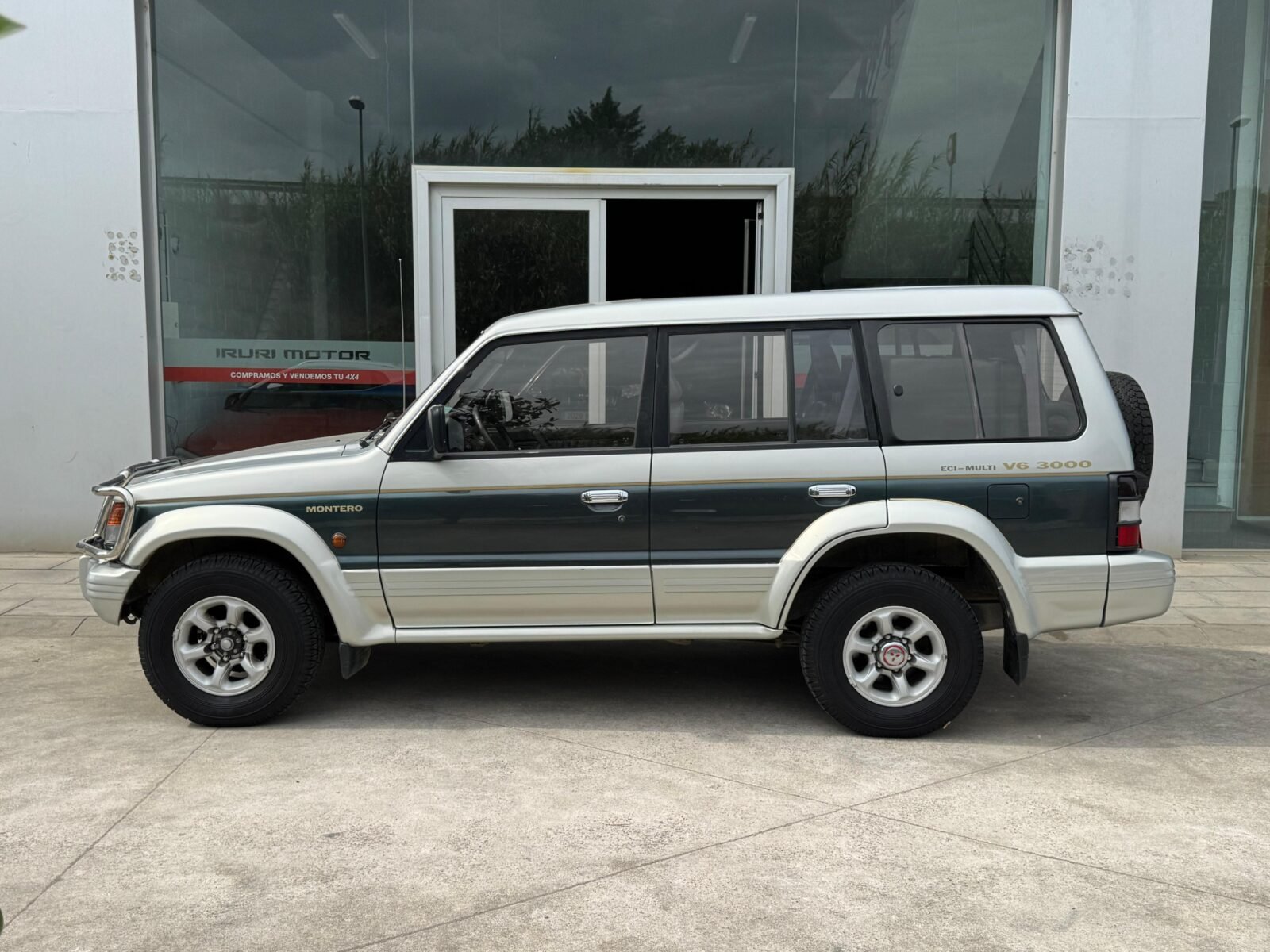MITSUBISHI Montero LARGO 3.0V6 GLS LUJO