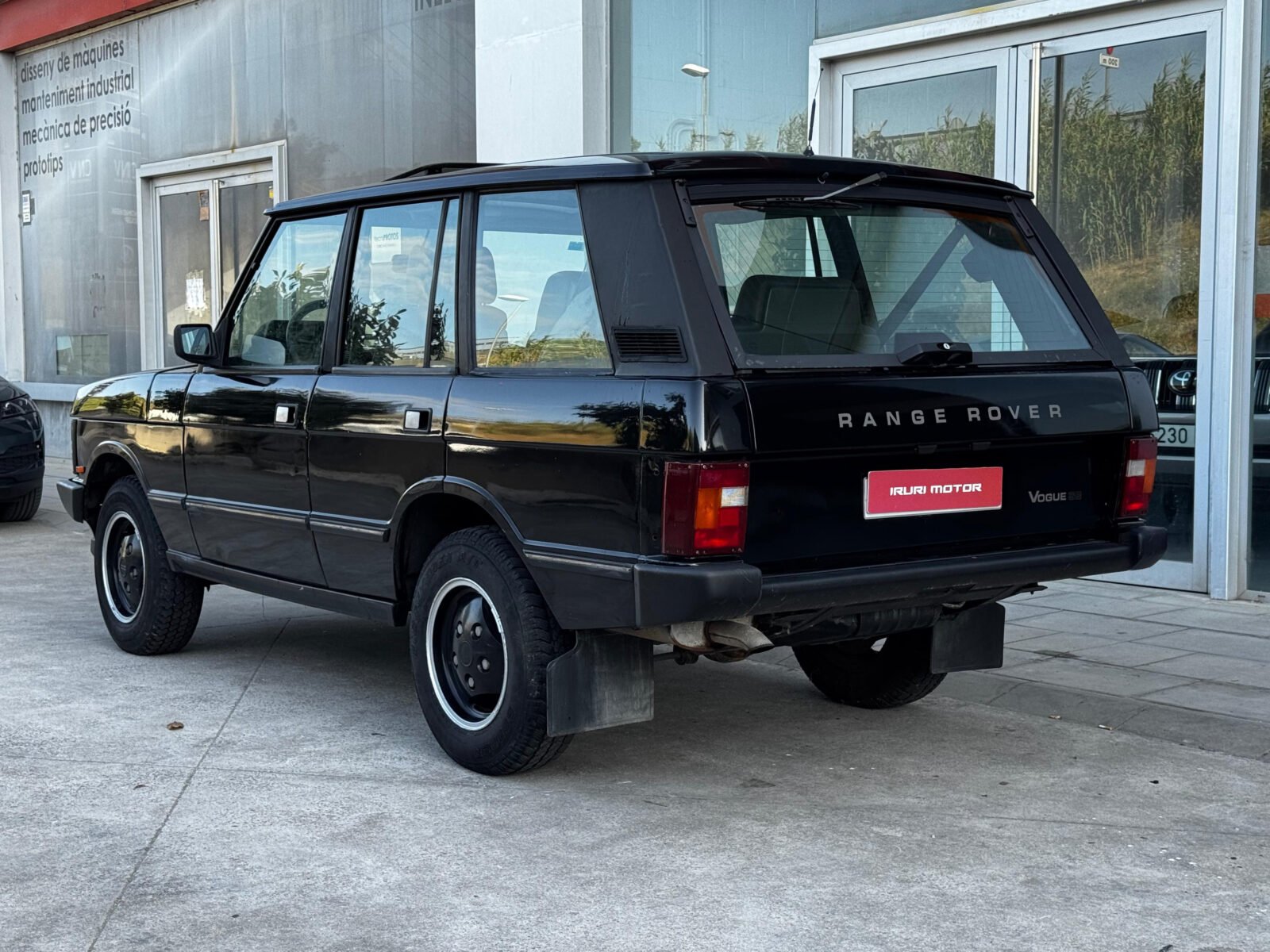 LAND-ROVER Range Rover 3.9 VOGUE SE Beluga Black