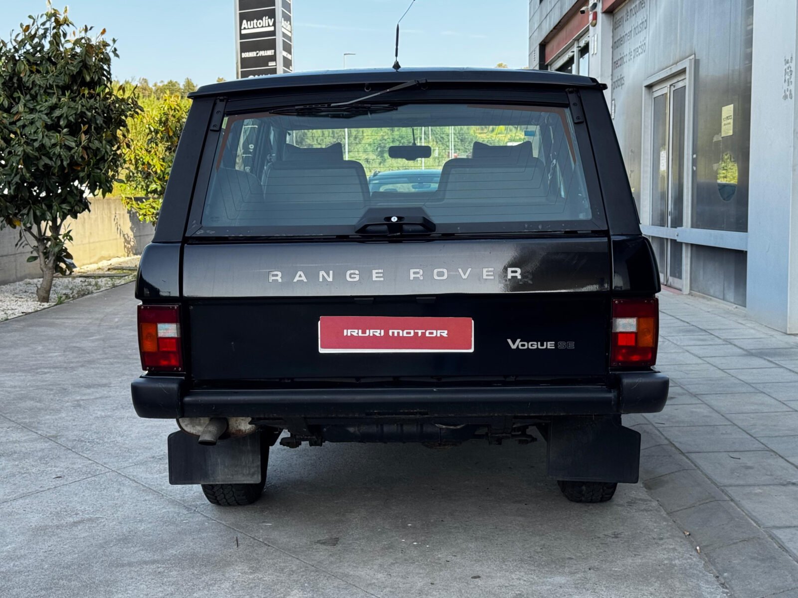 LAND-ROVER Range Rover 3.9 VOGUE SE Beluga Black