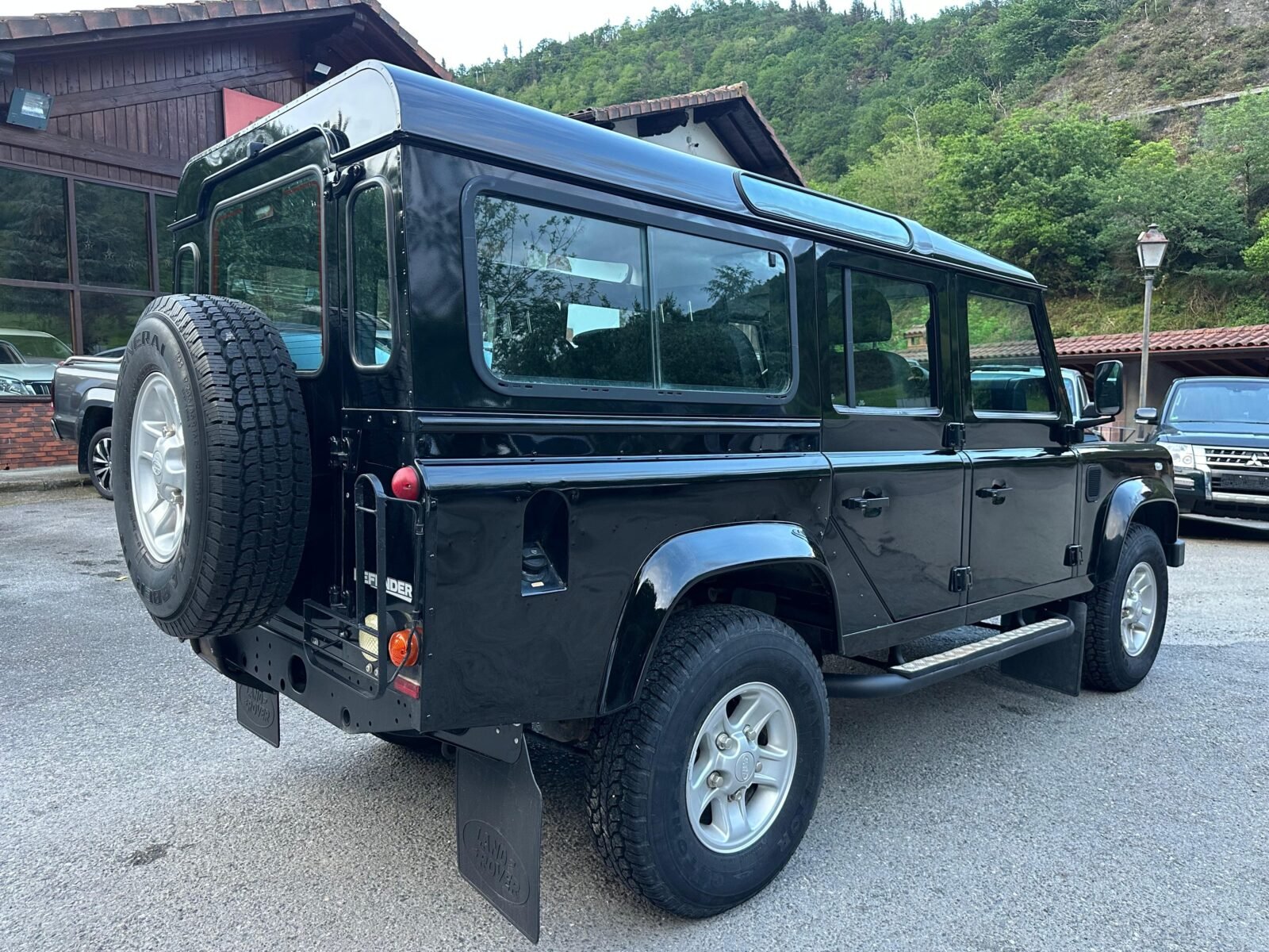 LAND-ROVER Defender 110 SW SE