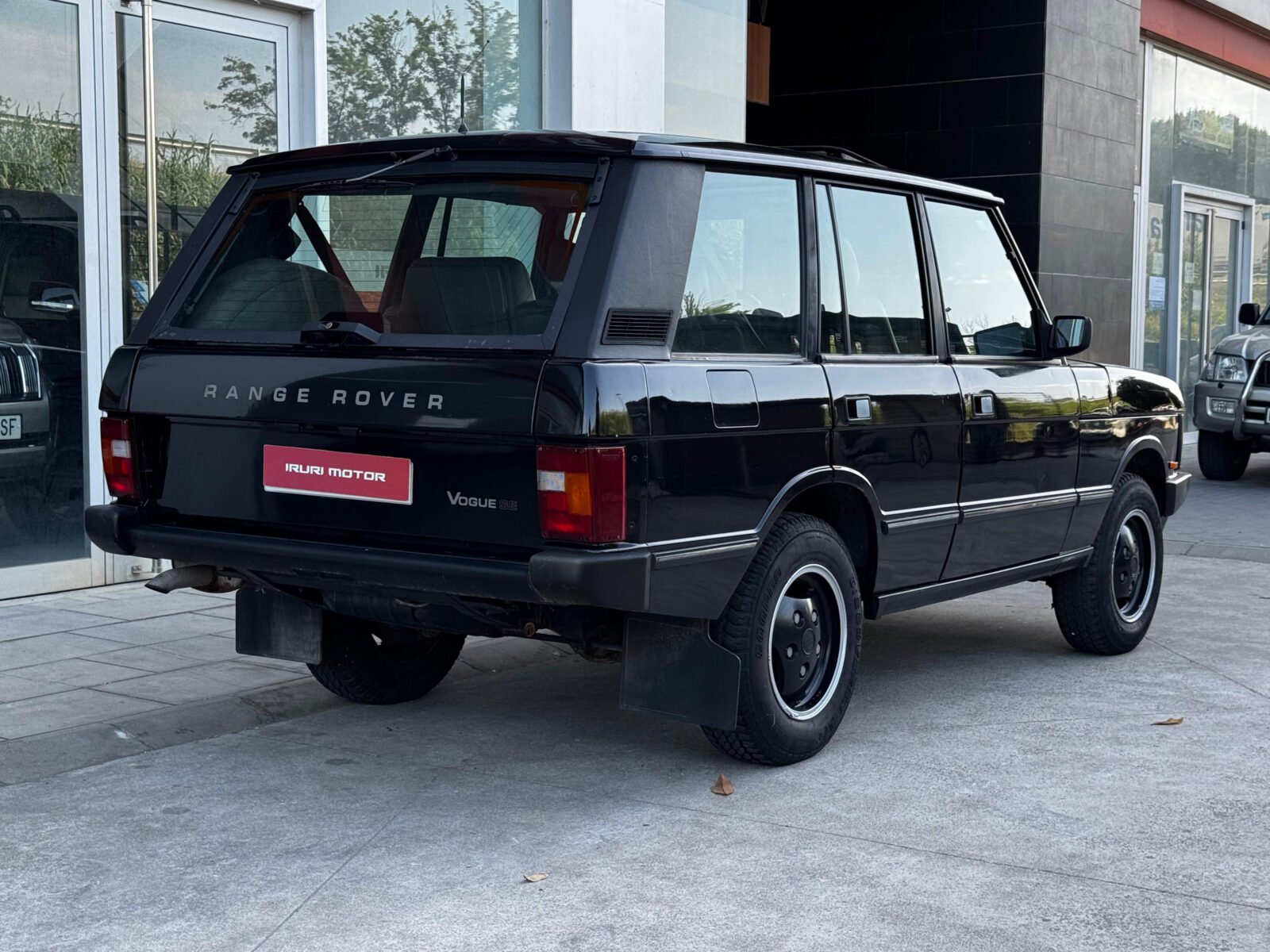 LAND-ROVER Range Rover 3.9 VOGUE SE Beluga Black