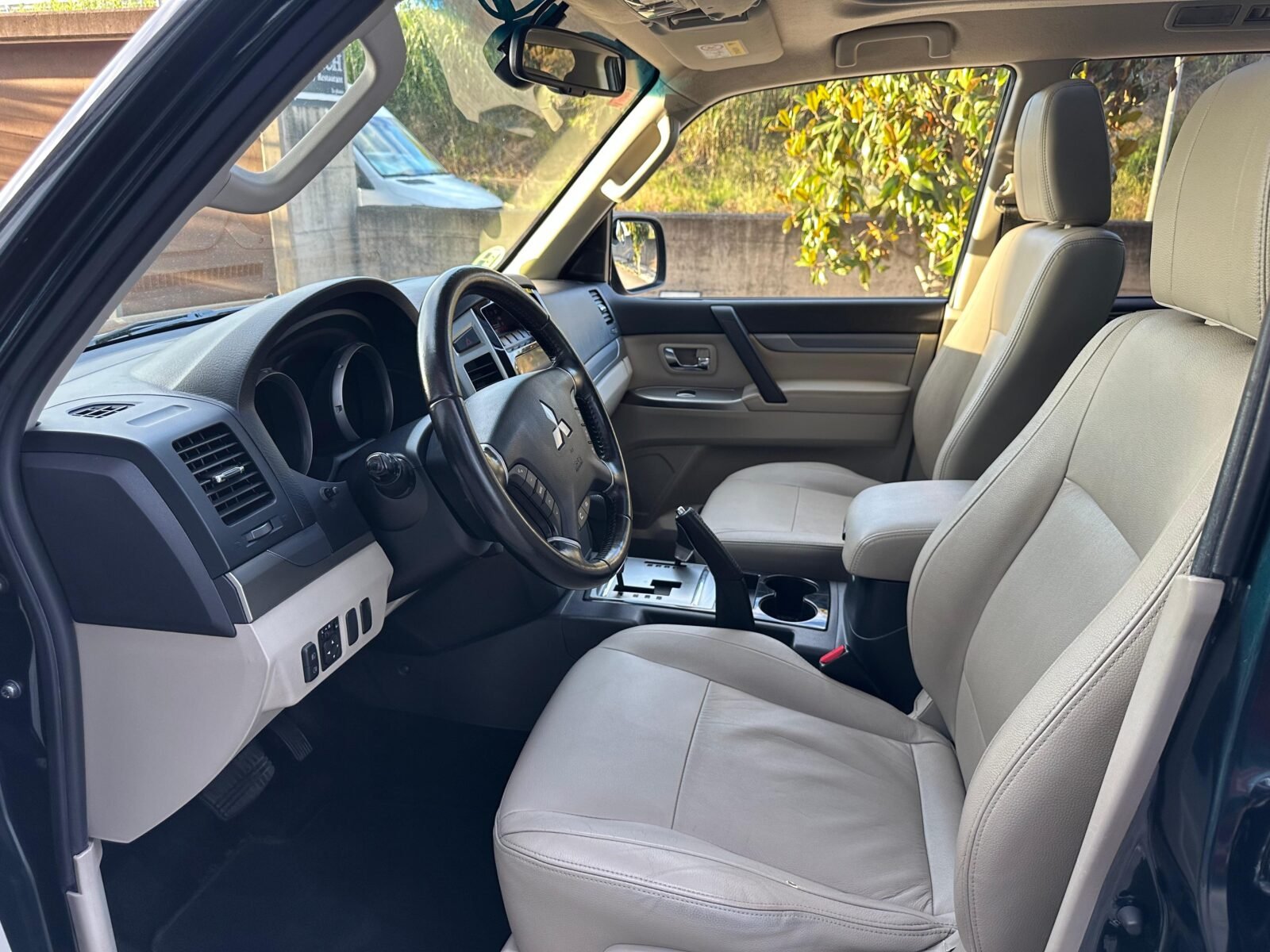 MITSUBISHI Montero 3.2 DID Kaiteki Auto
