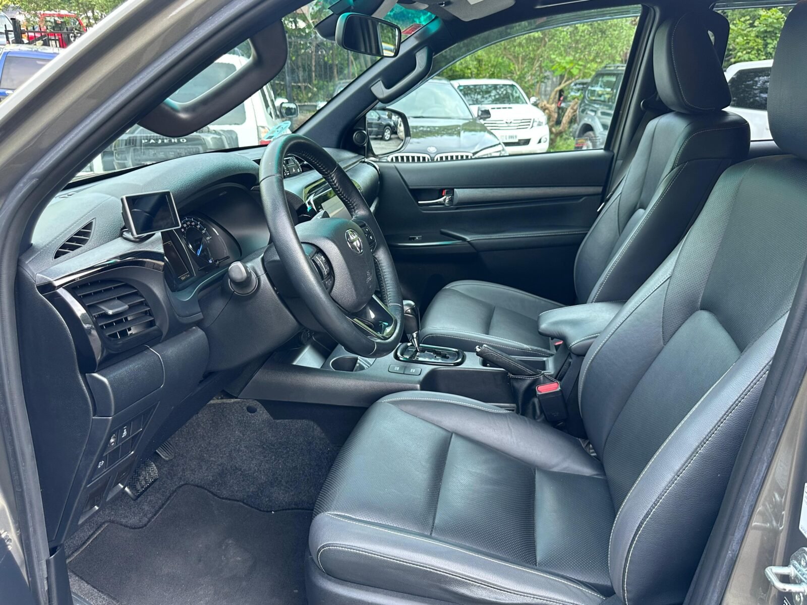 TOYOTA Hilux 2.8 D4D 150kW 204 C. Doble invincible AT