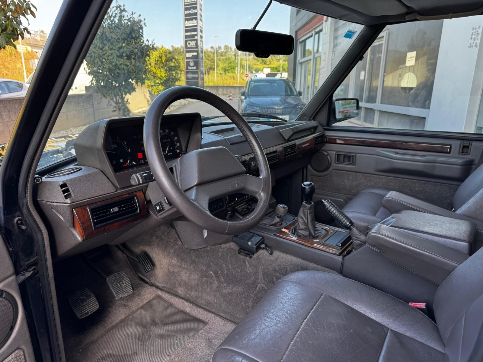 LAND-ROVER Range Rover 3.9 VOGUE SE Beluga Black