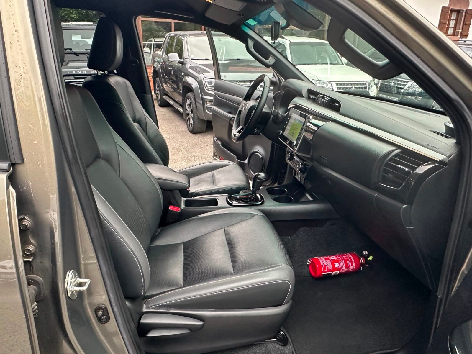 TOYOTA Hilux 2.8 D4D 150kW C. Doble Invincible AT