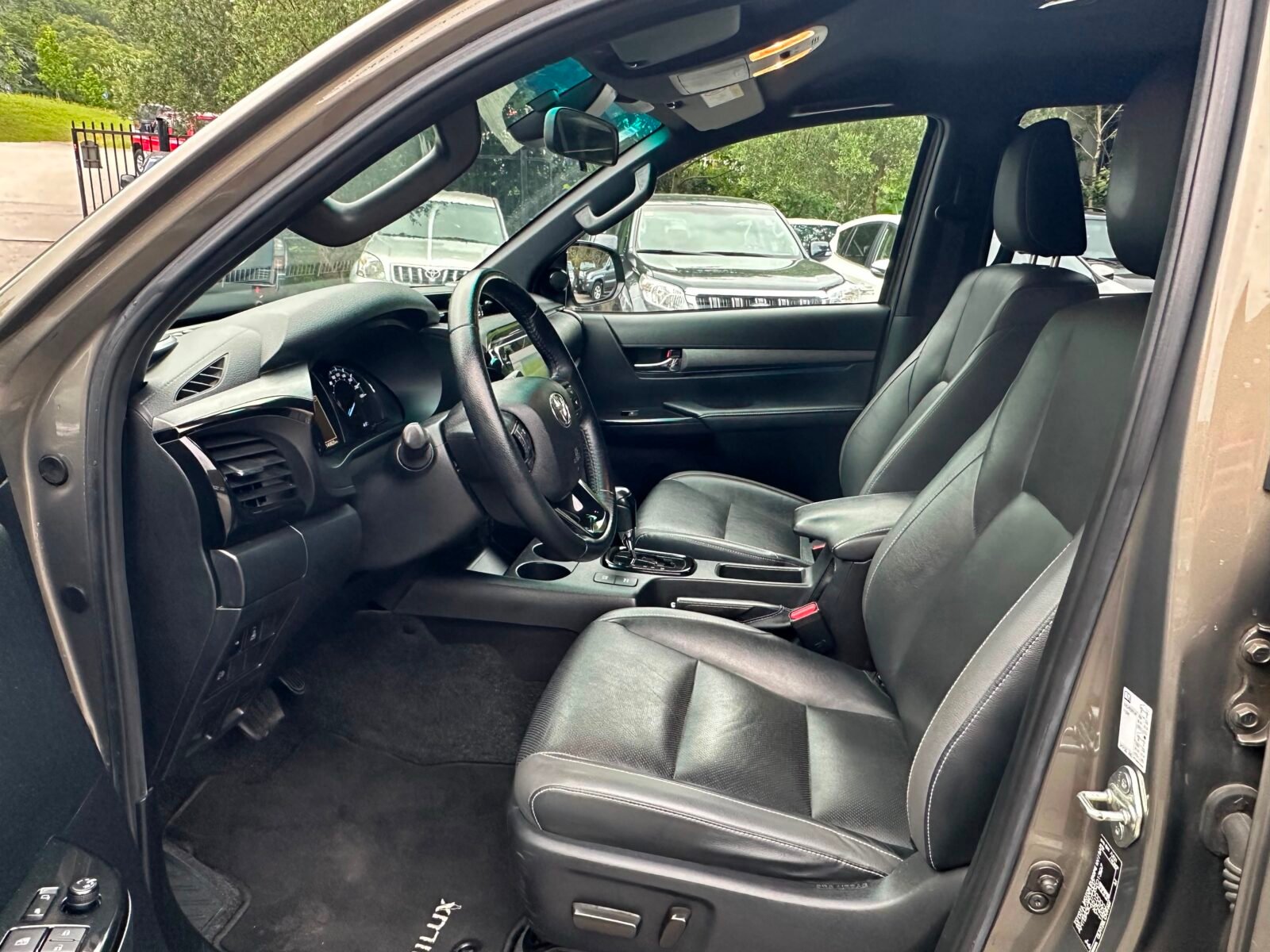 TOYOTA Hilux 2.8 D4D 150kW C. Doble Invincible AT