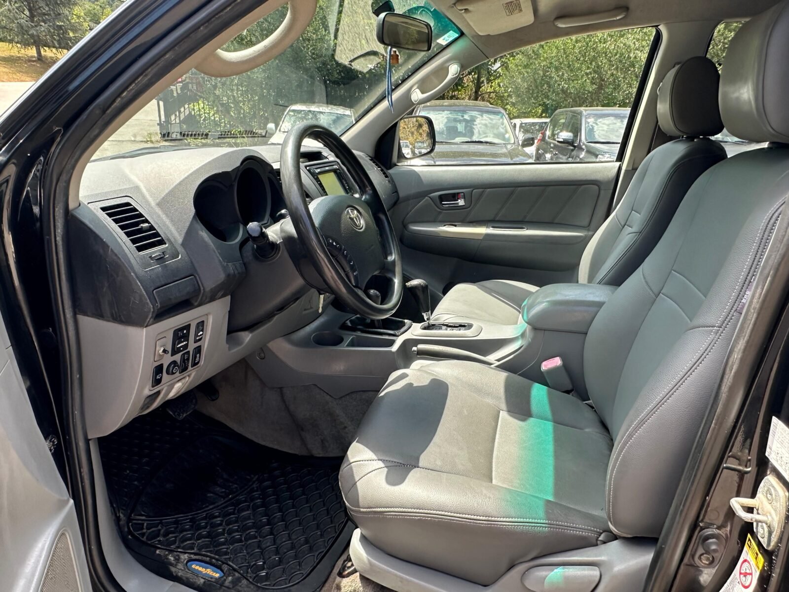 TOYOTA Hilux 3.0 D4D Cabina Doble VXL