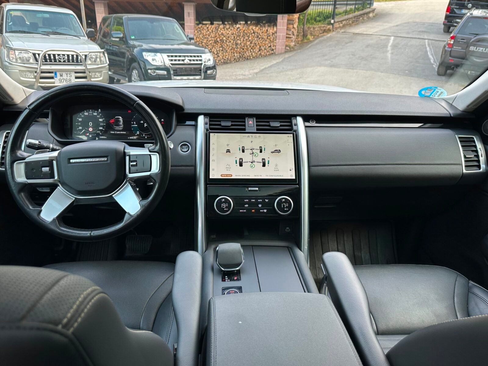 LAND-ROVER Discovery 3.0D I6 300 PS RDynamic SE AWD Auto