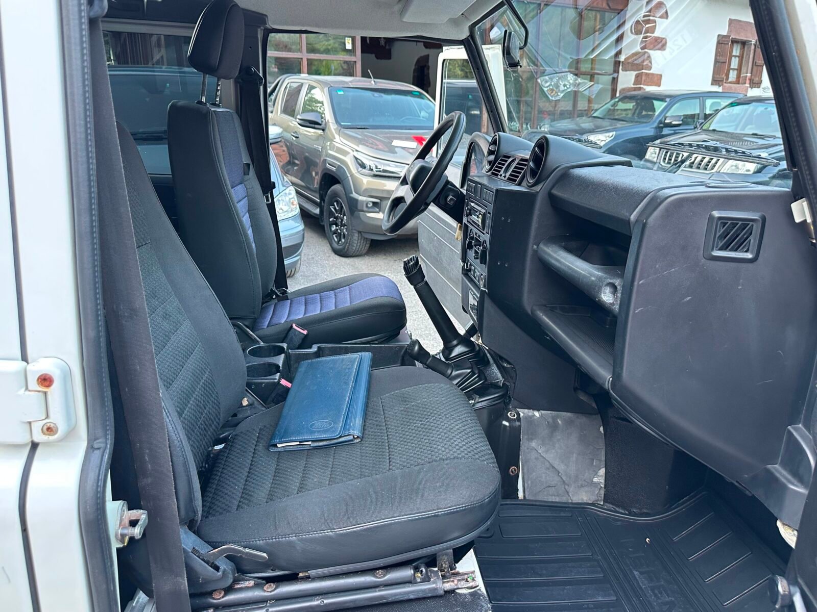 LAND-ROVER Defender 110 SW S 2.4 TD4