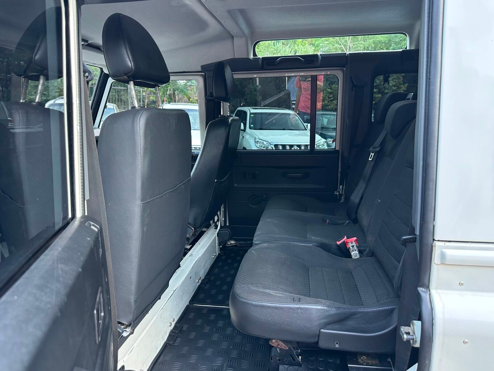 LAND-ROVER Defender 110 SW S 2.4 TD4
