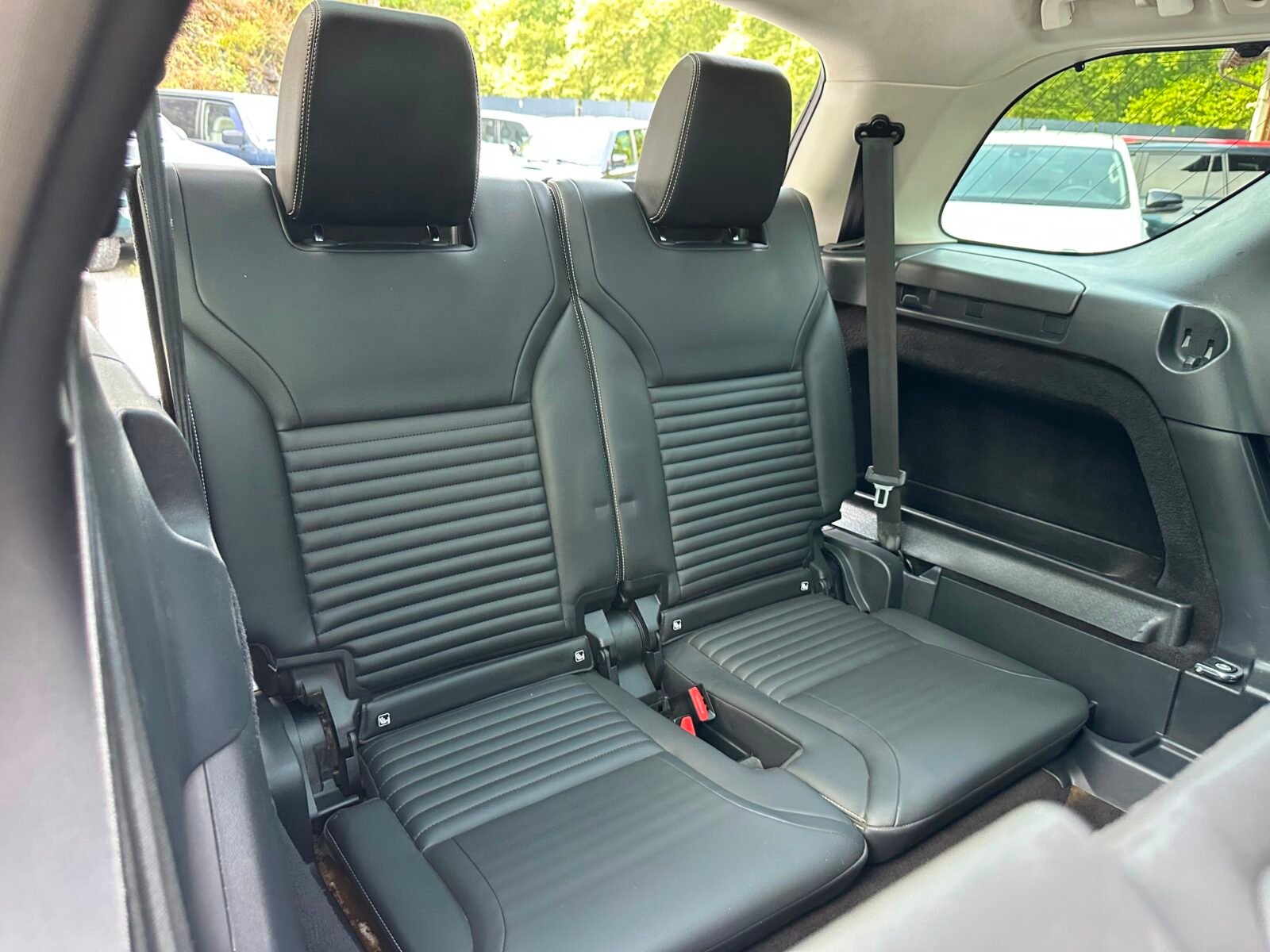 LAND-ROVER Discovery 3.0D I6 300 PS RDynamic SE AWD Auto
