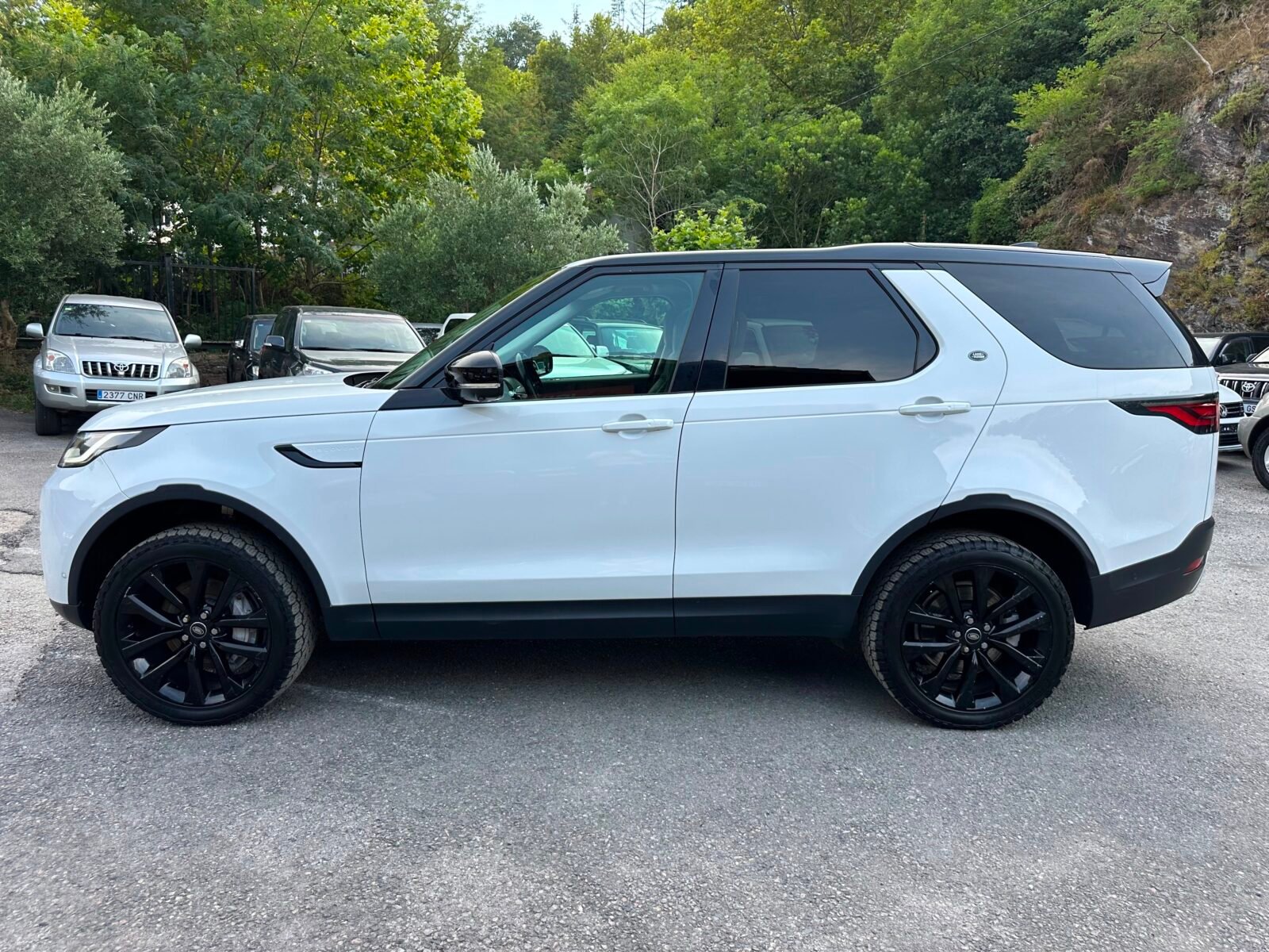 LAND-ROVER Discovery 3.0D I6 300 PS RDynamic SE AWD Auto