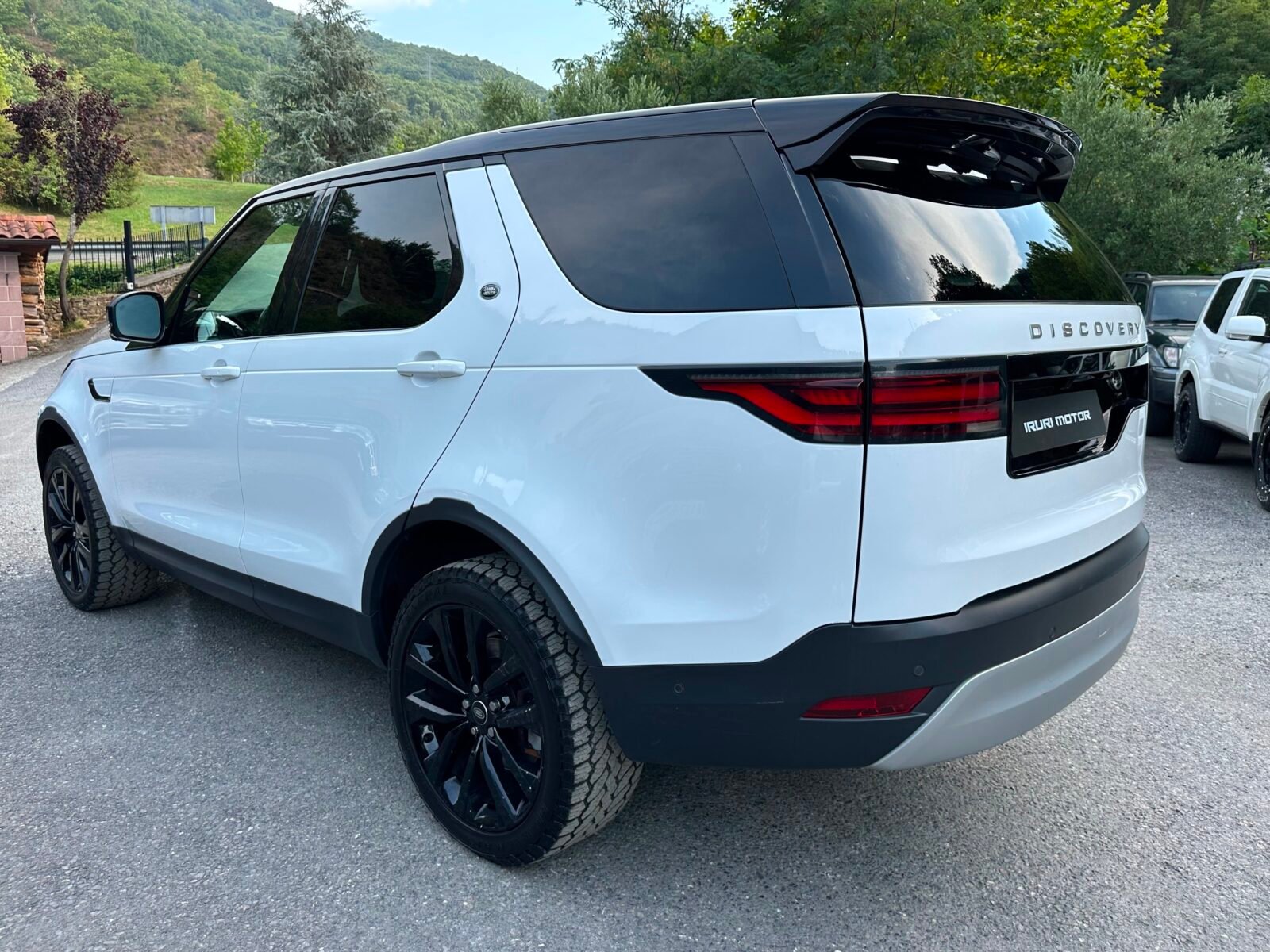 LAND-ROVER Discovery 3.0D I6 300 PS RDynamic SE AWD Auto