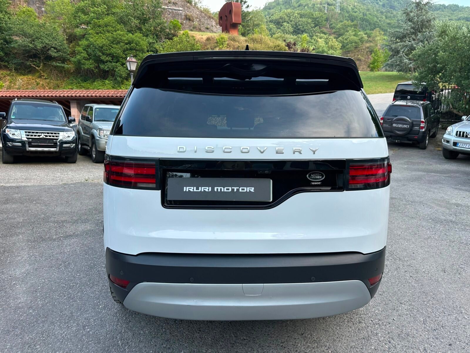 LAND-ROVER Discovery 3.0D I6 300 PS RDynamic SE AWD Auto