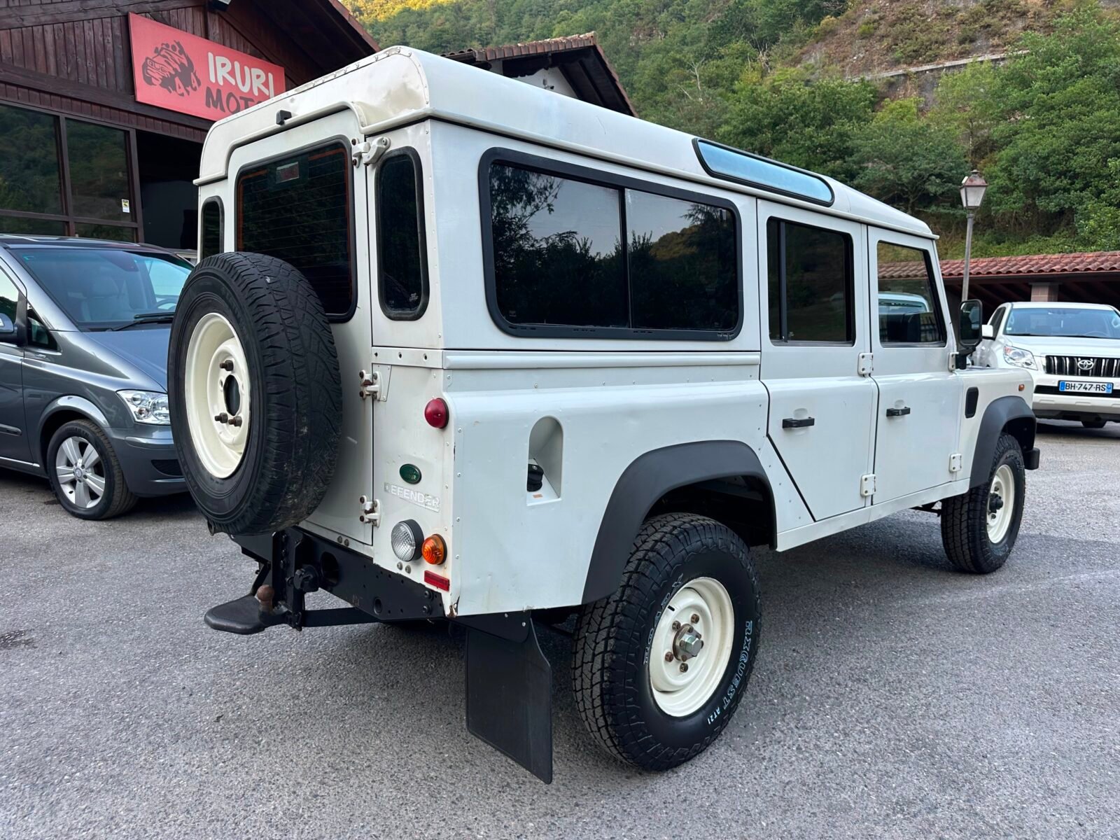 LAND-ROVER Defender 110 SW S 2.4 TD4